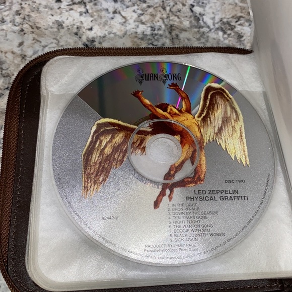 Classic Vintage Coach CD or DVD Case - Picture 4 of 4